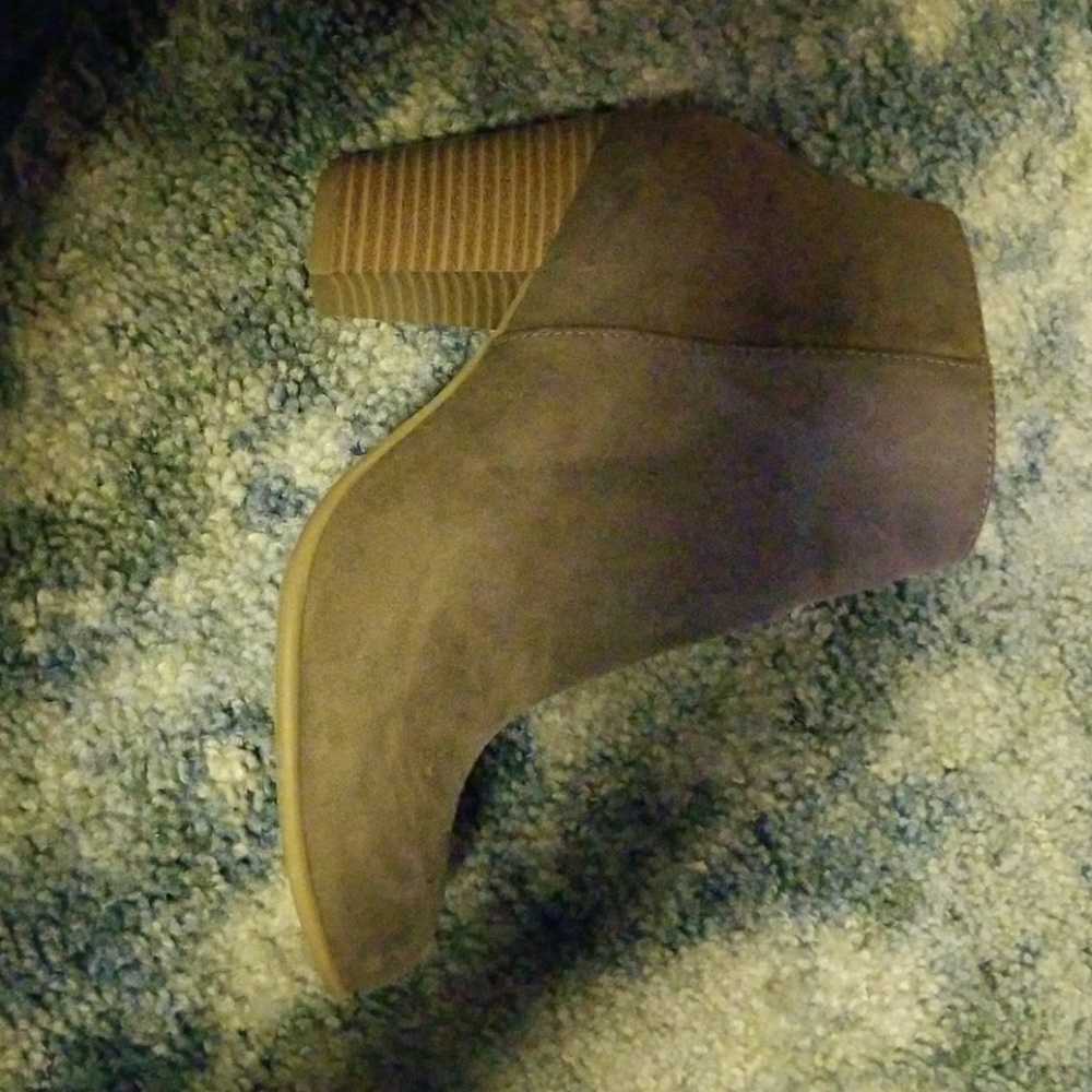 Boot/Shoe - Picture 2 of 3